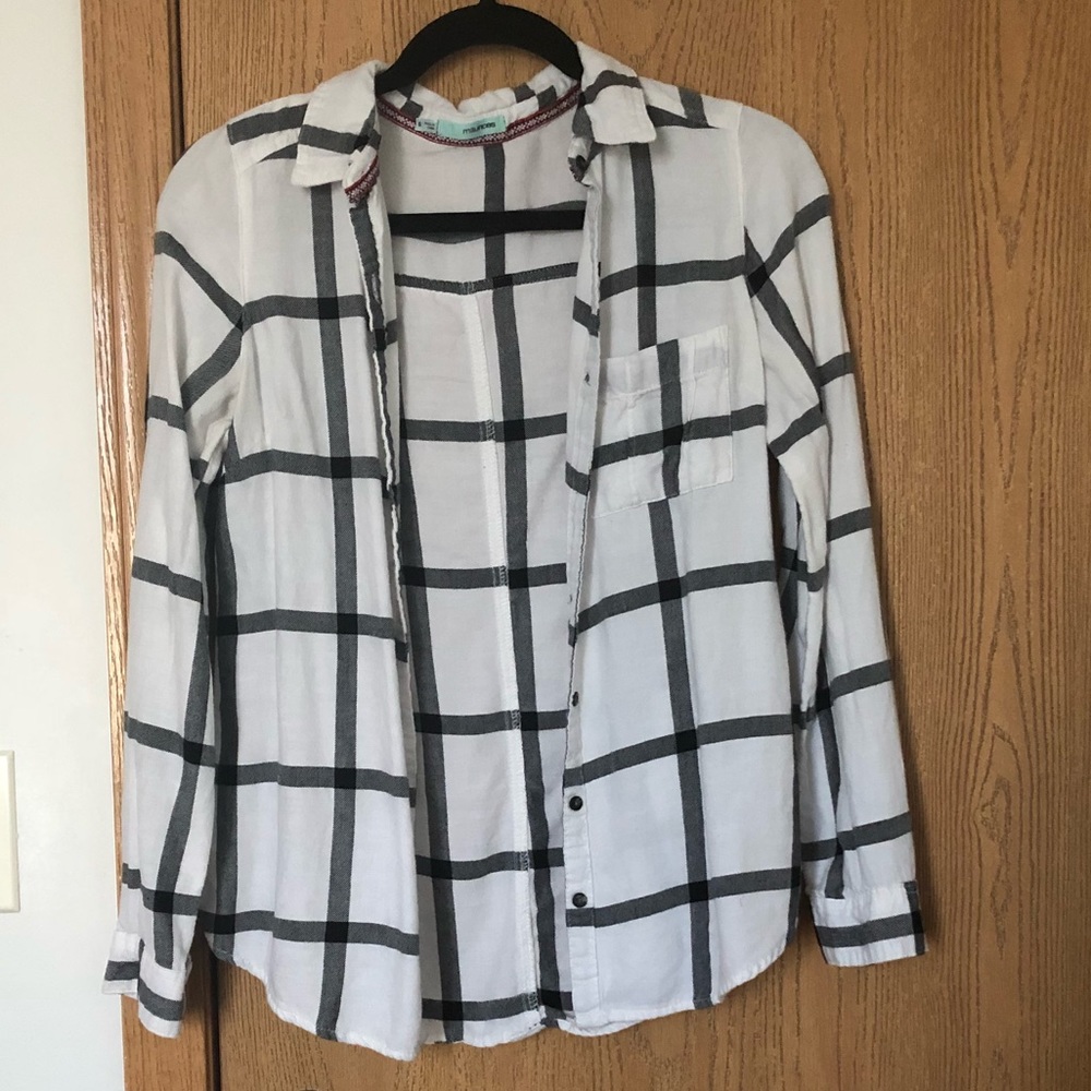 Black and white soft flannel🌸